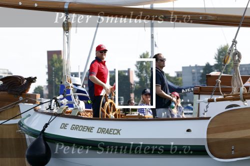 Amsterdam 20 augustus 2025
Koning Willem Alexander Prinses Mabel en (prinses Luana ) Gravin Luana op de groene Draeck tijdens de eerste dag van Sail Amsterdam . Er vaart ongelofelijk veel beveiliging Politie in boten op jet skis en een speciaal beveiligingsteam van de Marechaussee BSB ( Brigade Speciale Beveiligingsopdrachten ) mee met de groene Draeck
