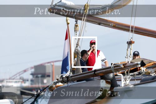 Amsterdam 20 augustus 2025
Koning Willem Alexander Prinses Mabel en (prinses Luana ) Gravin Luana op de groene Draeck tijdens de eerste dag van Sail Amsterdam . Er vaart ongelofelijk veel beveiliging Politie in boten op jet skis en een speciaal beveiligingsteam van de Marechaussee BSB ( Brigade Speciale Beveiligingsopdrachten ) mee met de groene Draeck