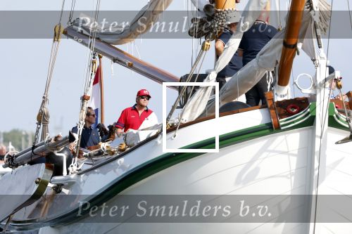 Amsterdam 20 augustus 2025
Koning Willem Alexander Prinses Mabel en (prinses Luana ) Gravin Luana op de groene Draeck tijdens de eerste dag van Sail Amsterdam . Er vaart ongelofelijk veel beveiliging Politie in boten op jet skis en een speciaal beveiligingsteam van de Marechaussee BSB ( Brigade Speciale Beveiligingsopdrachten ) mee met de groene Draeck