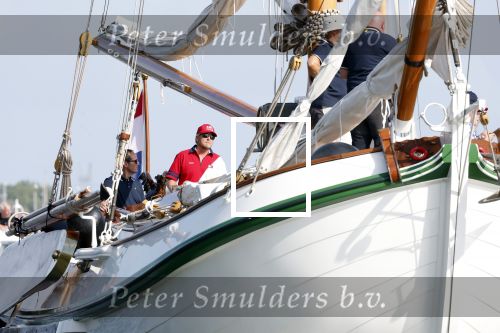 Amsterdam 20 augustus 2025
Koning Willem Alexander Prinses Mabel en (prinses Luana ) Gravin Luana op de groene Draeck tijdens de eerste dag van Sail Amsterdam . Er vaart ongelofelijk veel beveiliging Politie in boten op jet skis en een speciaal beveiligingsteam van de Marechaussee BSB ( Brigade Speciale Beveiligingsopdrachten ) mee met de groene Draeck