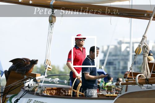 Amsterdam 20 augustus 2025
Koning Willem Alexander Prinses Mabel en (prinses Luana ) Gravin Luana op de groene Draeck tijdens de eerste dag van Sail Amsterdam . Er vaart ongelofelijk veel beveiliging Politie in boten op jet skis en een speciaal beveiligingsteam van de Marechaussee BSB ( Brigade Speciale Beveiligingsopdrachten ) mee met de groene Draeck