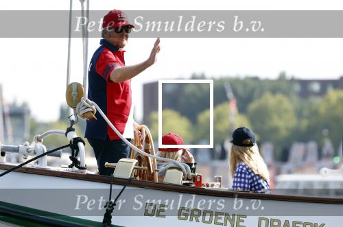 Amsterdam 20 augustus 2025
Koning Willem Alexander Prinses Mabel en (prinses Luana ) Gravin Luana op de groene Draeck tijdens de eerste dag van Sail Amsterdam . Er vaart ongelofelijk veel beveiliging Politie in boten op jet skis en een speciaal beveiligingsteam van de Marechaussee BSB ( Brigade Speciale Beveiligingsopdrachten ) mee met de groene Draeck