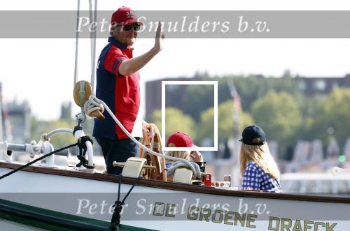 Amsterdam 20 augustus 2025
Koning Willem Alexander Prinses Mabel en (prinses Luana ) Gravin Luana op de groene Draeck tijdens de eerste dag van Sail Amsterdam . Er vaart ongelofelijk veel beveiliging Politie in boten op jet skis en een speciaal beveiligingsteam van de Marechaussee BSB ( Brigade Speciale Beveiligingsopdrachten ) mee met de groene Draeck