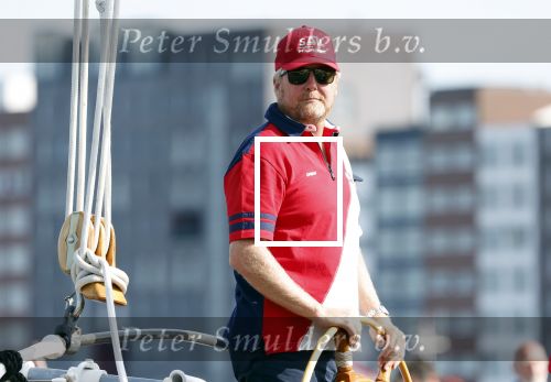 Amsterdam 20 augustus 2025
Koning Willem Alexander Prinses Mabel en (prinses Luana ) Gravin Luana op de groene Draeck tijdens de eerste dag van Sail Amsterdam . Er vaart ongelofelijk veel beveiliging Politie in boten op jet skis en een speciaal beveiligingsteam van de Marechaussee BSB ( Brigade Speciale Beveiligingsopdrachten ) mee met de groene Draeck