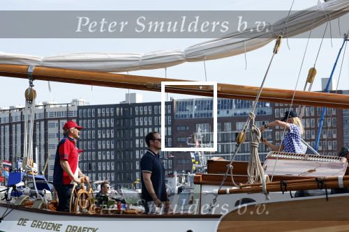 Amsterdam 20 augustus 2025
Koning Willem Alexander Prinses Mabel en (prinses Luana ) Gravin Luana op de groene Draeck tijdens de eerste dag van Sail Amsterdam . Er vaart ongelofelijk veel beveiliging Politie in boten op jet skis en een speciaal beveiligingsteam van de Marechaussee BSB ( Brigade Speciale Beveiligingsopdrachten ) mee met de groene Draeck