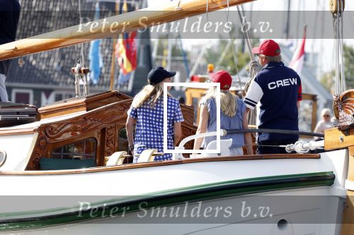 Amsterdam 20 augustus 2025
Koning Willem Alexander Prinses Mabel en (prinses Luana ) Gravin Luana op de groene Draeck tijdens de eerste dag van Sail Amsterdam . Er vaart ongelofelijk veel beveiliging Politie in boten op jet skis en een speciaal beveiligingsteam van de Marechaussee BSB ( Brigade Speciale Beveiligingsopdrachten ) mee met de groene Draeck