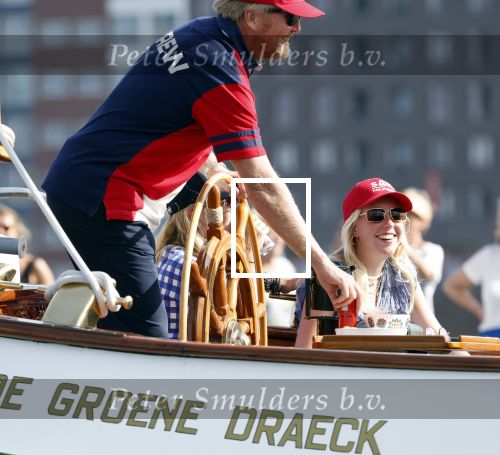 Amsterdam 20 augustus 2025
Koning Willem Alexander Prinses Mabel en (prinses Luana ) Gravin Luana op de groene Draeck tijdens de eerste dag van Sail Amsterdam . Er vaart ongelofelijk veel beveiliging Politie in boten op jet skis en een speciaal beveiligingsteam van de Marechaussee BSB ( Brigade Speciale Beveiligingsopdrachten ) mee met de groene Draeck
