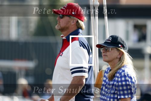 Amsterdam 20 augustus 2025
Koning Willem Alexander Prinses Mabel en (prinses Luana ) Gravin Luana op de groene Draeck tijdens de eerste dag van Sail Amsterdam . Er vaart ongelofelijk veel beveiliging Politie in boten op jet skis en een speciaal beveiligingsteam van de Marechaussee BSB ( Brigade Speciale Beveiligingsopdrachten ) mee met de groene Draeck