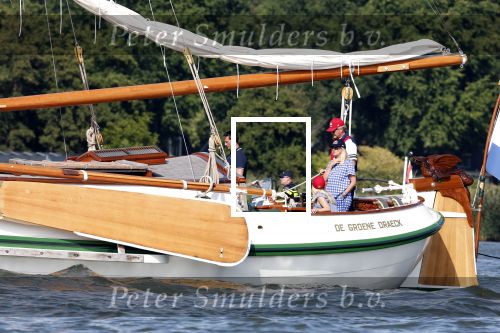 Amsterdam 20 augustus 2025
Koning Willem Alexander Prinses Mabel en (prinses Luana ) Gravin Luana op de groene Draeck tijdens de eerste dag van Sail Amsterdam . Er vaart ongelofelijk veel beveiliging Politie in boten op jet skis en een speciaal beveiligingsteam van de Marechaussee BSB ( Brigade Speciale Beveiligingsopdrachten ) mee met de groene Draeck