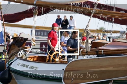 Amsterdam 20 augustus 2025
Koning Willem Alexander Prinses Mabel en (prinses Luana ) Gravin Luana op de groene Draeck tijdens de eerste dag van Sail Amsterdam . Er vaart ongelofelijk veel beveiliging Politie in boten op jet skis en een speciaal beveiligingsteam van de Marechaussee BSB ( Brigade Speciale Beveiligingsopdrachten ) mee met de groene Draeck