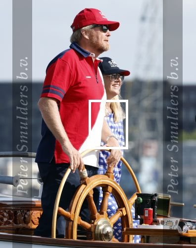 Amsterdam 20 augustus 2025
Koning Willem Alexander Prinses Mabel en (prinses Luana ) Gravin Luana op de groene Draeck tijdens de eerste dag van Sail Amsterdam . Er vaart ongelofelijk veel beveiliging Politie in boten op jet skis en een speciaal beveiligingsteam van de Marechaussee BSB ( Brigade Speciale Beveiligingsopdrachten ) mee met de groene Draeck