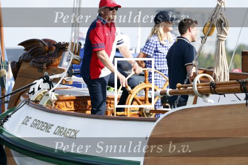 Amsterdam 20 augustus 2025
Koning Willem Alexander Prinses Mabel en (prinses Luana ) Gravin Luana op de groene Draeck tijdens de eerste dag van Sail Amsterdam . Er vaart ongelofelijk veel beveiliging Politie in boten op jet skis en een speciaal beveiligingsteam van de Marechaussee BSB ( Brigade Speciale Beveiligingsopdrachten ) mee met de groene Draeck