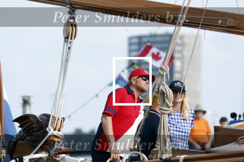 Amsterdam 20 augustus 2025
Koning Willem Alexander Prinses Mabel en (prinses Luana ) Gravin Luana op de groene Draeck tijdens de eerste dag van Sail Amsterdam . Er vaart ongelofelijk veel beveiliging Politie in boten op jet skis en een speciaal beveiligingsteam van de Marechaussee BSB ( Brigade Speciale Beveiligingsopdrachten ) mee met de groene Draeck