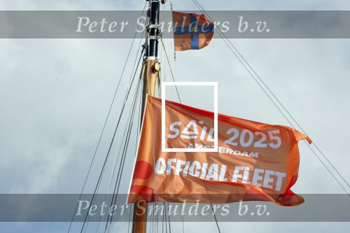Amsterdam 20 augustus 2025
Koning Willem Alexander Prinses Mabel en (prinses Luana ) Gravin Luana op de groene Draeck tijdens de eerste dag van Sail Amsterdam . Er vaart ongelofelijk veel beveiliging Politie in boten op jet skis en een speciaal beveiligingsteam van de Marechaussee BSB ( Brigade Speciale Beveiligingsopdrachten ) mee met de groene Draeck . Vaandel Koning Willem Alexander