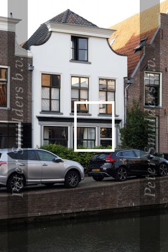 Maarssen 21 augustus 2025
Lilian Marijnissen nieuwe huis aan de Vecht in Maarssen . Ze heeft het huis met haar nieuwe partner Joeri Jansen gekocht.