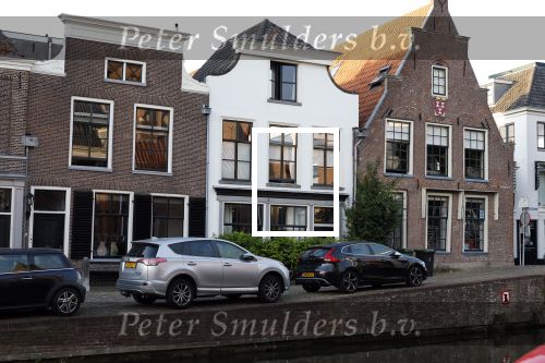 Maarssen 21 augustus 2025
Lilian Marijnissen nieuwe huis aan de Vecht in Maarssen . Ze heeft het huis met haar nieuwe partner Joeri Jansen gekocht.