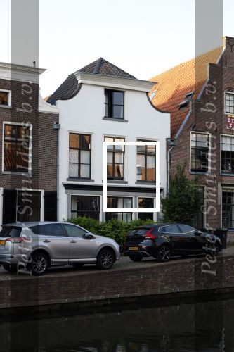 Maarssen 21 augustus 2025
Lilian Marijnissen nieuwe huis aan de Vecht in Maarssen . Ze heeft het huis met haar nieuwe partner Joeri Jansen gekocht.