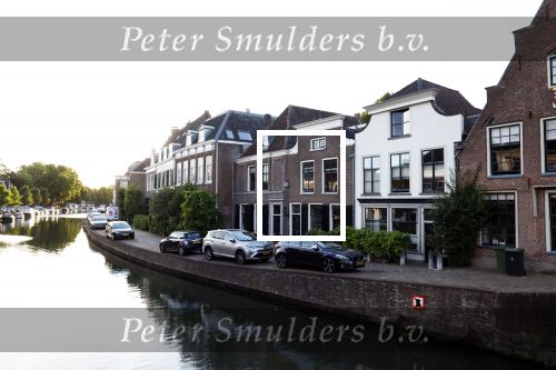 Maarssen 21 augustus 2025
Lilian Marijnissen nieuwe huis aan de Vecht in Maarssen . Ze heeft het huis met haar nieuwe partner Joeri Jansen gekocht.