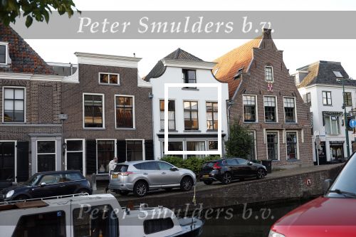 Maarssen 21 augustus 2025
Lilian Marijnissen nieuwe huis aan de Vecht in Maarssen . Ze heeft het huis met haar nieuwe partner Joeri Jansen gekocht.