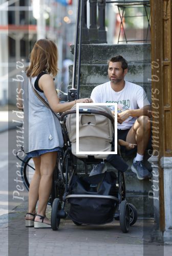 Amsterdam 11 augustus 2025
Manuel Broekman met zijn vriendin Adriana en hun dochtertje.