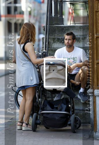 Amsterdam 11 augustus 2025
Manuel Broekman met zijn vriendin Adriana en hun dochtertje.