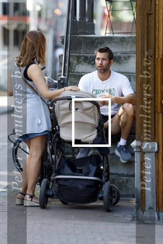 Amsterdam 11 augustus 2025
Manuel Broekman met zijn vriendin Adriana en hun dochtertje.