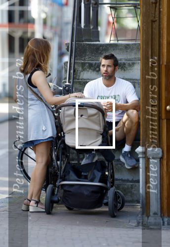 Amsterdam 11 augustus 2025
Manuel Broekman met zijn vriendin Adriana en hun dochtertje.
