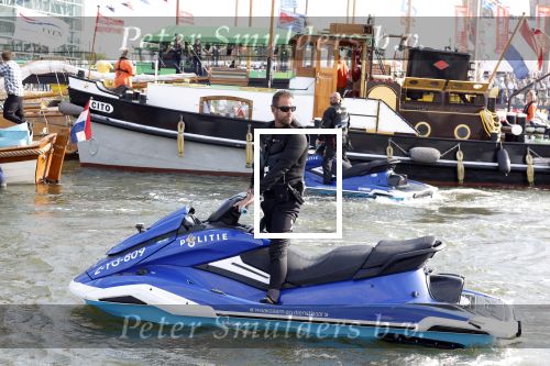 Amsterdam 20 augustus 2025
Koning Willem Alexander Prinses Mabel en (prinses Luana ) Gravin Luana op de groene Draeck tijdens de eerste dag van Sail Amsterdam . Er vaart ongelofelijk veel beveiliging Politie in boten op jet skis en een speciaal beveiligingsteam van de Marechaussee BSB ( Brigade Speciale Beveiligingsopdrachten ) mee met de groene Draeck