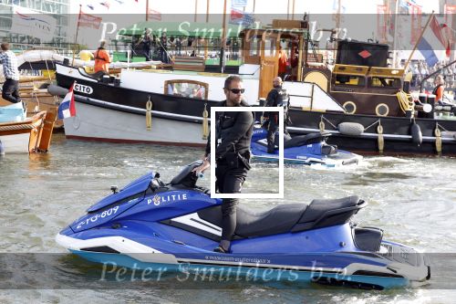 Amsterdam 20 augustus 2025
Koning Willem Alexander Prinses Mabel en (prinses Luana ) Gravin Luana op de groene Draeck tijdens de eerste dag van Sail Amsterdam . Er vaart ongelofelijk veel beveiliging Politie in boten op jet skis en een speciaal beveiligingsteam van de Marechaussee BSB ( Brigade Speciale Beveiligingsopdrachten ) mee met de groene Draeck