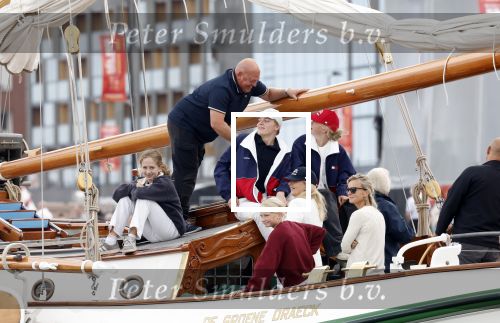 Amsterdam 21 augustus 2025
Prinses Beatrix op de groene Draeck tijdens de tweede dag van Sail . Aanwezig oa Prinses Mabel met dochters Luana en Zaria . Ook aanwezig prins Cazimir en prinses Carolina de Bourbon de Parma met haar kinderen Alaia en Xavier .
Ook de moeder van Prinses Mabel was aanwezig .