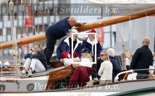 Amsterdam 21 augustus 2025
Prinses Beatrix op de groene Draeck tijdens de tweede dag van Sail . Aanwezig oa Prinses Mabel met dochters Luana en Zaria . Ook aanwezig prins Cazimir en prinses Carolina de Bourbon de Parma met haar kinderen Alaia en Xavier .
Ook de moeder van Prinses Mabel was aanwezig .