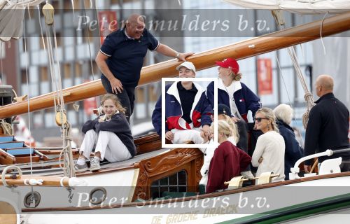 Amsterdam 21 augustus 2025
Prinses Beatrix op de groene Draeck tijdens de tweede dag van Sail . Aanwezig oa Prinses Mabel met dochters Luana en Zaria . Ook aanwezig prins Cazimir en prinses Carolina de Bourbon de Parma met haar kinderen Alaia en Xavier .
Ook de moeder van Prinses Mabel was aanwezig .