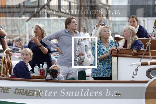 Amsterdam 21 augustus 2025
Prinses Beatrix op de groene Draeck tijdens de tweede dag van Sail . Aanwezig oa Prinses Mabel met dochters Luana en Zaria . Ook aanwezig prins Cazimir en prinses Carolina de Bourbon de Parma met haar kinderen Alaia en Xavier .
Ook de moeder van Prinses Mabel was aanwezig .