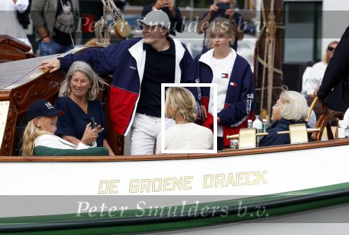 Amsterdam 21 augustus 2025
Prinses Beatrix op de groene Draeck tijdens de tweede dag van Sail . Aanwezig oa Prinses Mabel met dochters Luana en Zaria . Ook aanwezig prins Cazimir en prinses Carolina de Bourbon de Parma met haar kinderen Alaia en Xavier .
Ook de moeder van Prinses Mabel was aanwezig .