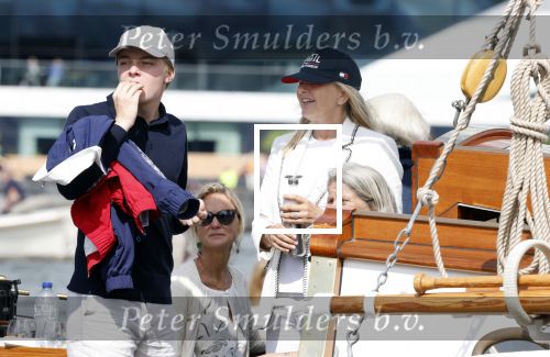 Amsterdam 21 augustus 2025
Prinses Beatrix op de groene Draeck tijdens de tweede dag van Sail . Aanwezig oa Prinses Mabel met dochters Luana en Zaria . Ook aanwezig prins Cazimir en prinses Carolina de Bourbon de Parma met haar kinderen Alaia en Xavier .
Ook de moeder van Prinses Mabel was aanwezig .