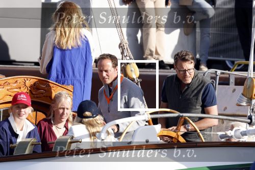 Amsterdam 21 augustus 2025
Prinses Beatrix op de groene Draeck tijdens de tweede dag van Sail . Aanwezig Prins Constantijn Prinses Laurentien Prinses Eloise en Prins Claus Cazimir