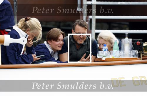 Amsterdam 21 augustus 2025
Prinses Beatrix op de groene Draeck tijdens de tweede dag van Sail . Aanwezig Prins Constantijn Prinses Laurentien Prinses Eloise en Prins Claus Cazimir