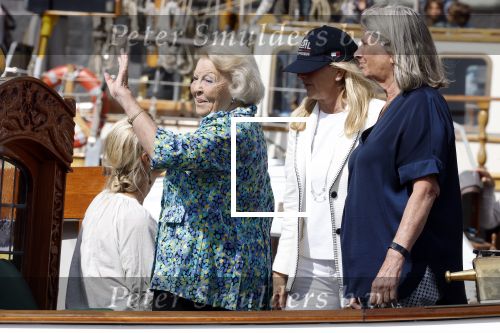 Amsterdam 21 augustus 2025
Prinses Beatrix op de groene Draeck tijdens de tweede dag van Sail . Aanwezig oa Prinses Mabel met dochters Luana en Zaria . Ook aanwezig prins Cazimir en prinses Carolina de Bourbon de Parma met haar kinderen Alaia en Xavier .
Ook de moeder van Prinses Mabel was aanwezig .