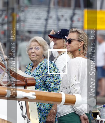 Amsterdam 21 augustus 2025
Prinses Beatrix op de groene Draeck tijdens de tweede dag van Sail . Aanwezig oa Prinses Mabel met dochters Luana en Zaria . Ook aanwezig prins Cazimir en prinses Carolina de Bourbon de Parma met haar kinderen Alaia en Xavier .
Ook de moeder van Prinses Mabel was aanwezig .