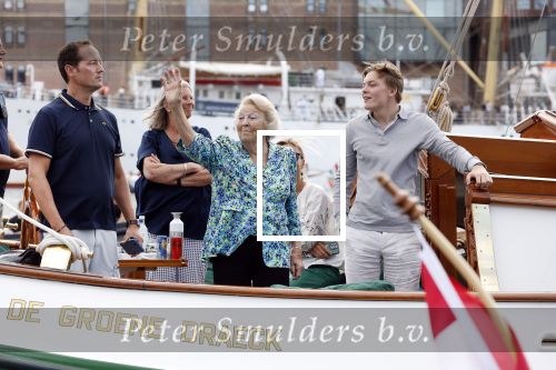 Amsterdam 21 augustus 2025
Prinses Beatrix op de groene Draeck tijdens de tweede dag van Sail . Aanwezig oa Prinses Mabel met dochters Luana en Zaria . Ook aanwezig prins Cazimir en prinses Carolina de Bourbon de Parma met haar kinderen Alaia en Xavier .
Ook de moeder van Prinses Mabel was aanwezig .