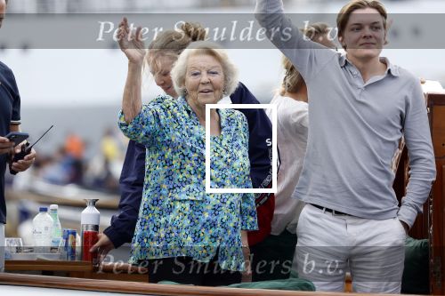 Amsterdam 21 augustus 2025
Prinses Beatrix op de groene Draeck tijdens de tweede dag van Sail . Aanwezig oa Prinses Mabel met dochters Luana en Zaria . Ook aanwezig prins Cazimir en prinses Carolina de Bourbon de Parma met haar kinderen Alaia en Xavier .
Ook de moeder van Prinses Mabel was aanwezig .