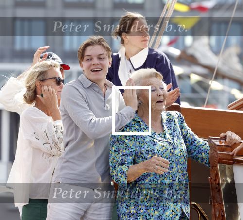 Amsterdam 21 augustus 2025
Prinses Beatrix op de groene Draeck tijdens de tweede dag van Sail . Aanwezig oa Prinses Mabel met dochters Luana en Zaria . Ook aanwezig prins Cazimir en prinses Carolina de Bourbon de Parma met haar kinderen Alaia en Xavier .
Ook de moeder van Prinses Mabel was aanwezig .