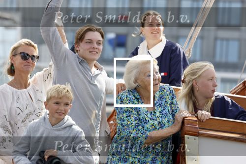 Amsterdam 21 augustus 2025
Prinses Beatrix op de groene Draeck tijdens de tweede dag van Sail . Aanwezig oa Prinses Mabel met dochters Luana en Zaria . Ook aanwezig prins Cazimir en prinses Carolina de Bourbon de Parma met haar kinderen Alaia en Xavier .
Ook de moeder van Prinses Mabel was aanwezig .