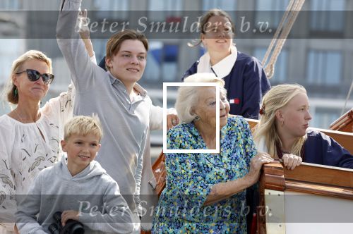 Amsterdam 21 augustus 2025
Prinses Beatrix op de groene Draeck tijdens de tweede dag van Sail . Aanwezig oa Prinses Mabel met dochters Luana en Zaria . Ook aanwezig prins Cazimir en prinses Carolina de Bourbon de Parma met haar kinderen Alaia en Xavier .
Ook de moeder van Prinses Mabel was aanwezig .