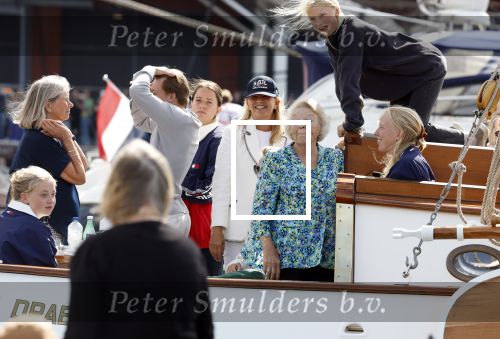 Amsterdam 21 augustus 2025
Prinses Beatrix op de groene Draeck tijdens de tweede dag van Sail . Aanwezig oa Prinses Mabel met dochters Luana en Zaria . Ook aanwezig prins Cazimir en prinses Carolina de Bourbon de Parma met haar kinderen Alaia en Xavier .
Ook de moeder van Prinses Mabel was aanwezig .