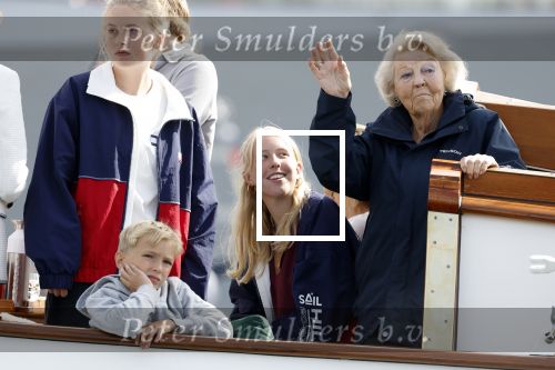 Amsterdam 21 augustus 2025
Prinses Beatrix op de groene Draeck tijdens de tweede dag van Sail . Aanwezig oa Prinses Mabel met dochters Luana en Zaria . Ook aanwezig prins Cazimir en prinses Carolina de Bourbon de Parma met haar kinderen Alaia en Xavier .
Ook de moeder van Prinses Mabel was aanwezig .