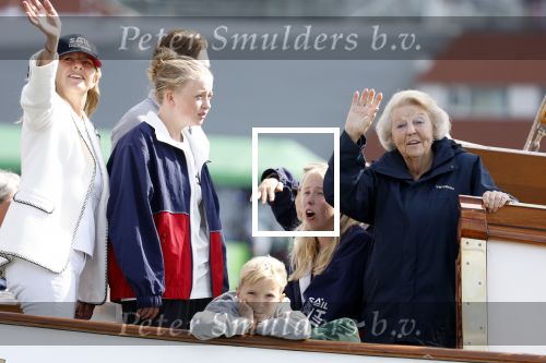 Amsterdam 21 augustus 2025
Prinses Beatrix op de groene Draeck tijdens de tweede dag van Sail . Aanwezig oa Prinses Mabel met dochters Luana en Zaria . Ook aanwezig prins Cazimir en prinses Carolina de Bourbon de Parma met haar kinderen Alaia en Xavier .
Ook de moeder van Prinses Mabel was aanwezig .