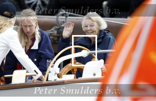 Amsterdam 21 augustus 2025
Prinses Beatrix op de groene Draeck tijdens de tweede dag van Sail . Aanwezig oa Prinses Mabel met dochters Luana en Zaria . Ook aanwezig prins Cazimir en prinses Carolina de Bourbon de Parma met haar kinderen Alaia en Xavier .
Ook de moeder van Prinses Mabel was aanwezig .