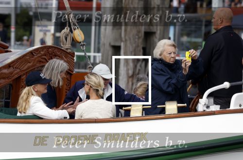 Amsterdam 21 augustus 2025
Prinses Beatrix op de groene Draeck tijdens de tweede dag van Sail . Aanwezig oa Prinses Mabel met dochters Luana en Zaria . Ook aanwezig prins Cazimir en prinses Carolina de Bourbon de Parma met haar kinderen Alaia en Xavier .
Ook de moeder van Prinses Mabel was aanwezig .