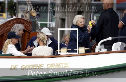 Amsterdam 21 augustus 2025
Prinses Beatrix op de groene Draeck tijdens de tweede dag van Sail . Aanwezig oa Prinses Mabel met dochters Luana en Zaria . Ook aanwezig prins Cazimir en prinses Carolina de Bourbon de Parma met haar kinderen Alaia en Xavier .
Ook de moeder van Prinses Mabel was aanwezig .